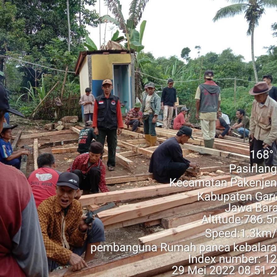 Membangun Desa melalui Gotong Royong